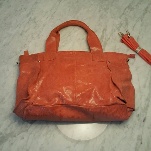 Unique salmon color leather handbag - Picture 2 of 4